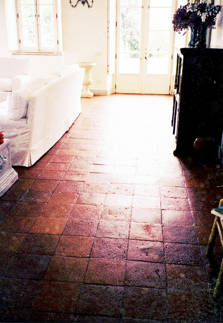 The treatment of ancient terracotta floor The treatment of a floor made with antique terracotta tiles