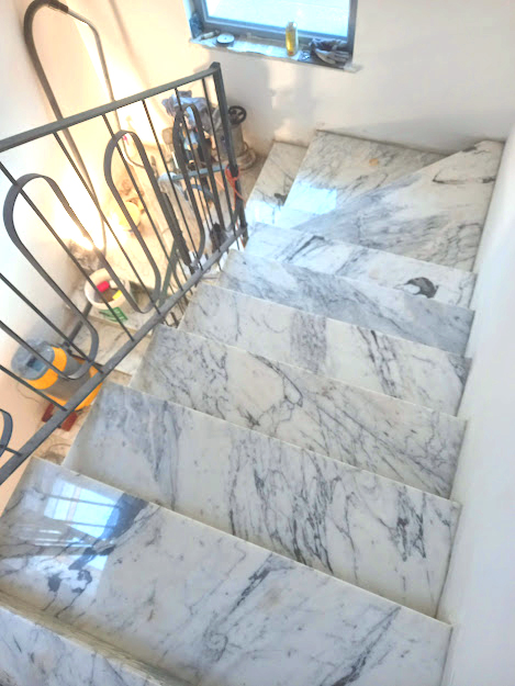 Re-polishing of marble staircase steps Re-polishing of marble staircase steps carried out with dedicated equipment and techniques