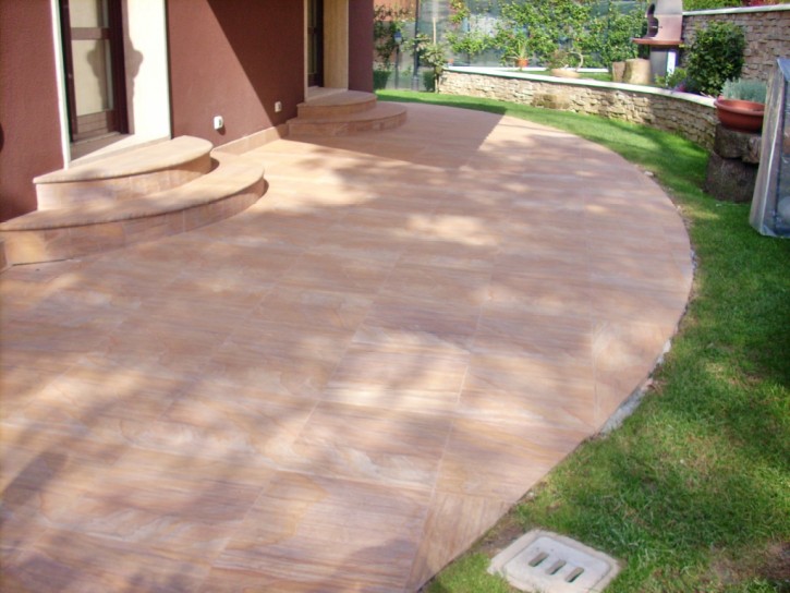 Hydro/oleophobic stain-resistant treatment on quartzite Stain-resistant, hydro/oleophobic treatment on quartzite