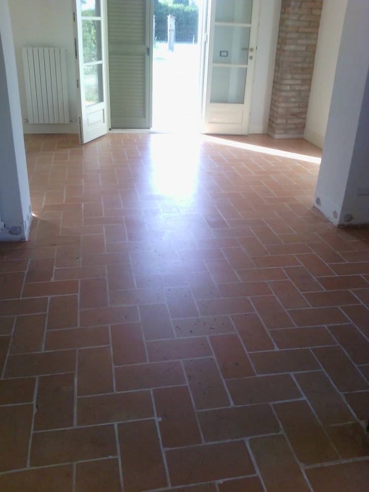 Treatment of polished terracotta floor Treatment of polished terracotta flooring with a satin finish