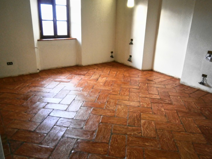 Treatment of flooring made with reclaimed terracotta Treatment of flooring made with reclaimed terracotta tiles